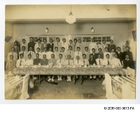 藏品(臺灣總督府臺南高等工業學校學生與若槻道隆及佐久間嚴校長之合照)的圖片