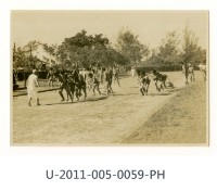 藏品(《台南高工開校十周年記念祭寫真帖》牽引競走)的圖片