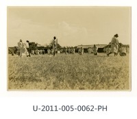 藏品(《台南高工開校十周年記念祭寫真帖》樽迴シ、球送リ)的圖片