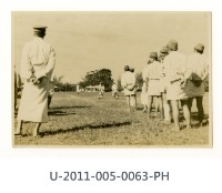 藏品(《台南高工開校十周年記念祭寫真帖》樽迴シ、球送リ)的圖片