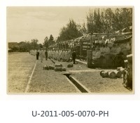 藏品(《台南高工開校十周年記念祭寫真帖》白衣勇士運動會集合照)的圖片