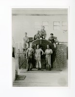 藏品(臺南高等工業學校學生於實習工廠合影)的圖片