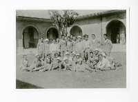 藏品(臺南高等工業學校學生於機械科館中庭合影)的圖片