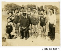 藏品(全島學校水上競技優勝選手合照)的圖片