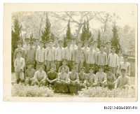 藏品(學生於戶外著制服合照)的圖片