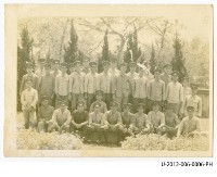 藏品(學生於戶外著制服合照)的圖片