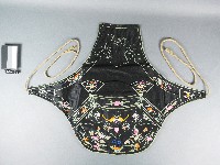 藏品(彩繡肚兜)的圖片