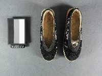 藏品(彩繡布鞋)的圖片