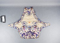 藏品(白布龍紋肚兜)的圖片