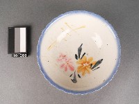 藏品(彩繪花卉碗)的圖片