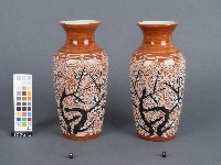 藏品(赤釉梅花紋花瓶)的圖片