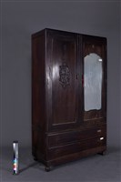 藏品(木製衣櫥)的圖片