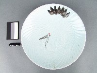 藏品(紅黑彩鶴紋盤)的圖片