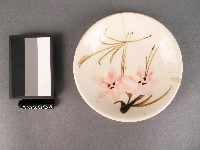 藏品(彩繪花卉紋碟)的圖片