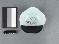 藏品(黑紅彩兔紋碟)的圖片