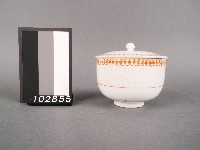 藏品(紅彩串錢紋杯)的圖片