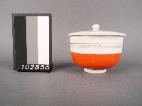 藏品(橙彩線紋杯)的圖片