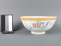 藏品(黃金釉彩繪花鳥紋碗)的圖片