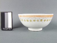 藏品(黃金釉黑黃彩花卉紋碗)的圖片