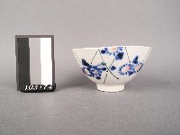 藏品(彩繪花卉紋碗)的圖片