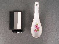 藏品(紅綠彩花卉紋湯匙)的圖片