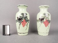 藏品(綠釉葡萄紋花瓶)的圖片