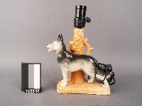 藏品(陶瓷狗型燈座)的圖片