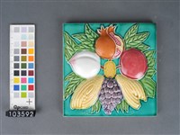 藏品(彩繪果實浮雕磁磚)的圖片