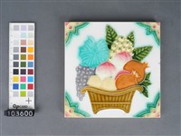 藏品(彩繪果籃紋磁磚)的圖片