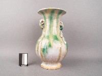 藏品(綠釉雙耳花瓶)的圖片