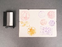 藏品(台灣博覽會紀念章戳-專賣館、南方館、新奇昌計時店、十一屋、錦華軒繡枕等)的圖片