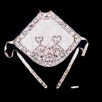 藏品(綁帶吉祥繡肚兜)的圖片