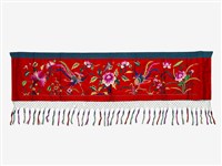 藏品(中國施洞苗族紅底刺繡帳簾)的圖片