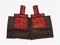 藏品(中國施洞苗族深褐色底紅刺繡繡片)的圖片