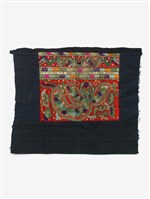 藏品(中國臺江苗族紅底綠色刺繡繡片)的圖片