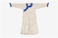 藏品(藍領銀白色長擺開衩戲服)的圖片