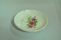 藏品(白地印花彩繪折枝玫瑰紋瓷碟)的圖片
