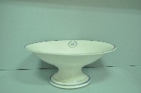 藏品(藍邊白地府徽章款高腳盤)的圖片