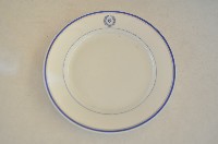 藏品(藍釉線圈府徽章款白地瓷盤)的圖片