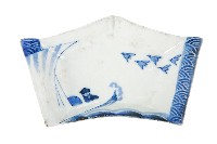 藏品(青花舟艇人物飛鳥紋五角變形皿)的圖片