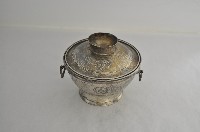 藏品(總督府徽紋雙繫環帶蓋銀碗三套組)的圖片