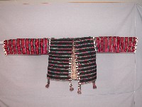 藏品(泰雅族線紋鈕扣裝飾長袖短上衣)的圖片
