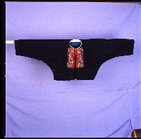 藏品(排灣族織紋黑色長袖上衣)的圖片