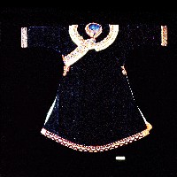 藏品(排灣族織紋黑色長衣)的圖片