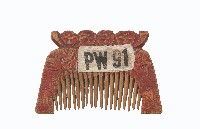 藏品(排灣族木製人形刻紋梳)的圖片