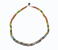 藏品(排灣族多彩琉璃珠項鍊)的圖片