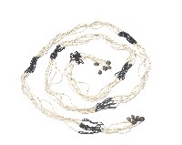 藏品(黑白貝珠鈴鐺飾項鍊)的圖片