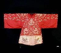 藏品(紅色寬袖吉祥繡樣新娘服)的圖片