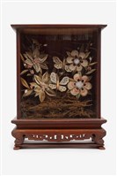 藏品(木製客家絲花斗櫃)的圖片