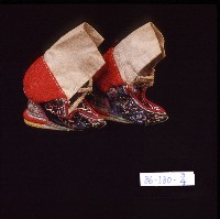 藏品(紅色繡花加高式三寸金蓮一對)的圖片